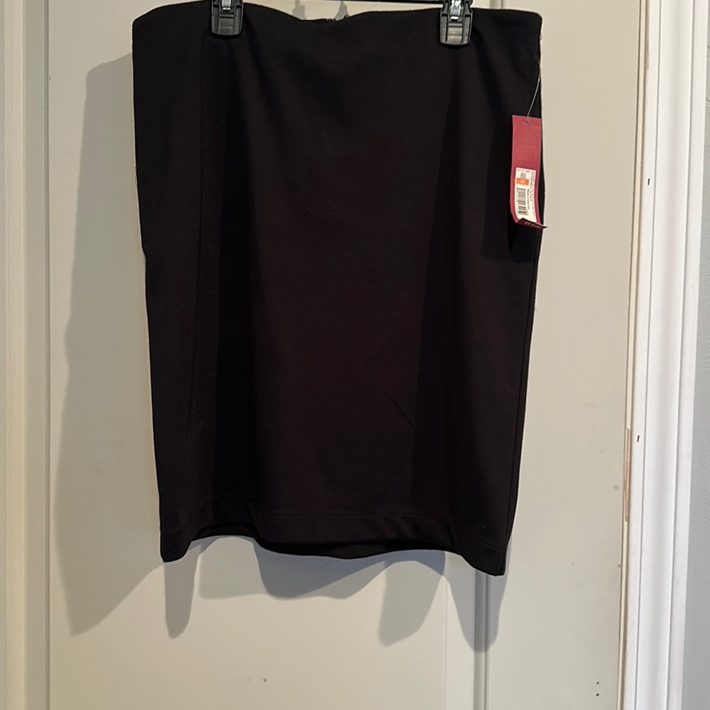 NWT Merona Black Pencil 21 inch Skirt. Women’s size 10